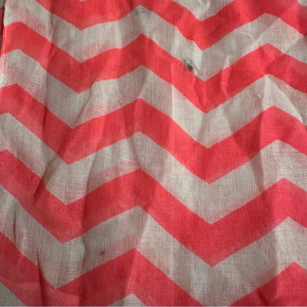 Hot pink and white chevron scarf - Picture 2 of 2